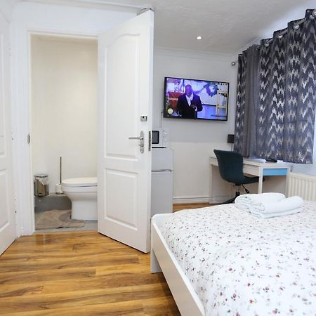 Fabulous Room With En-Suite Bathroom And Shared Kitchen Thamesmead  Dış mekan fotoğraf