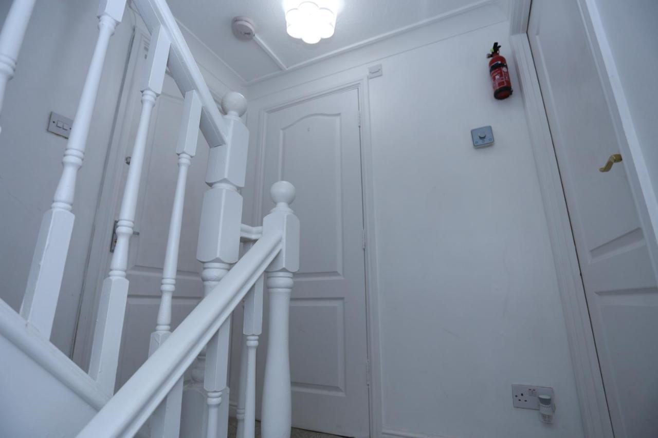 Fabulous Room With En-Suite Bathroom And Shared Kitchen Thamesmead  Dış mekan fotoğraf