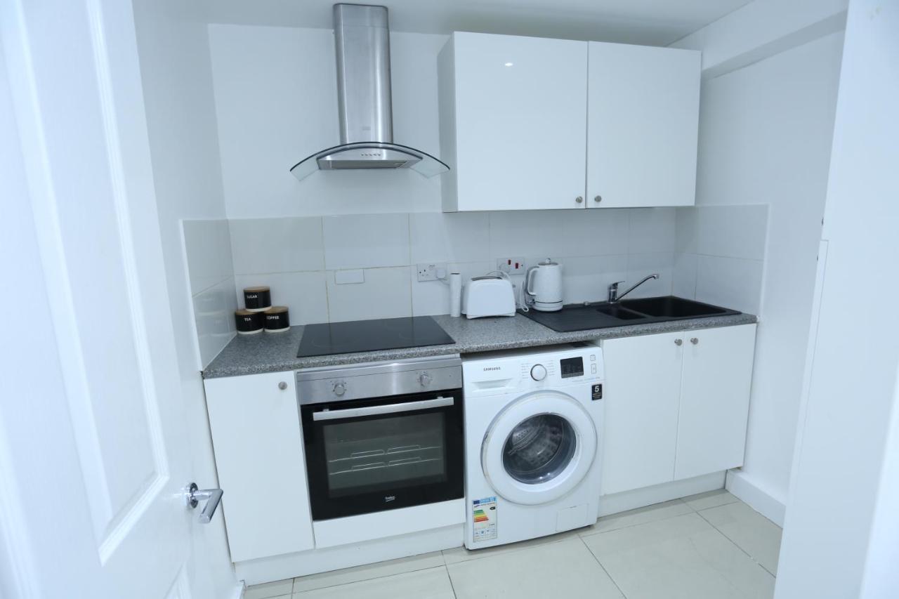 Fabulous Room With En-Suite Bathroom And Shared Kitchen Thamesmead  Dış mekan fotoğraf