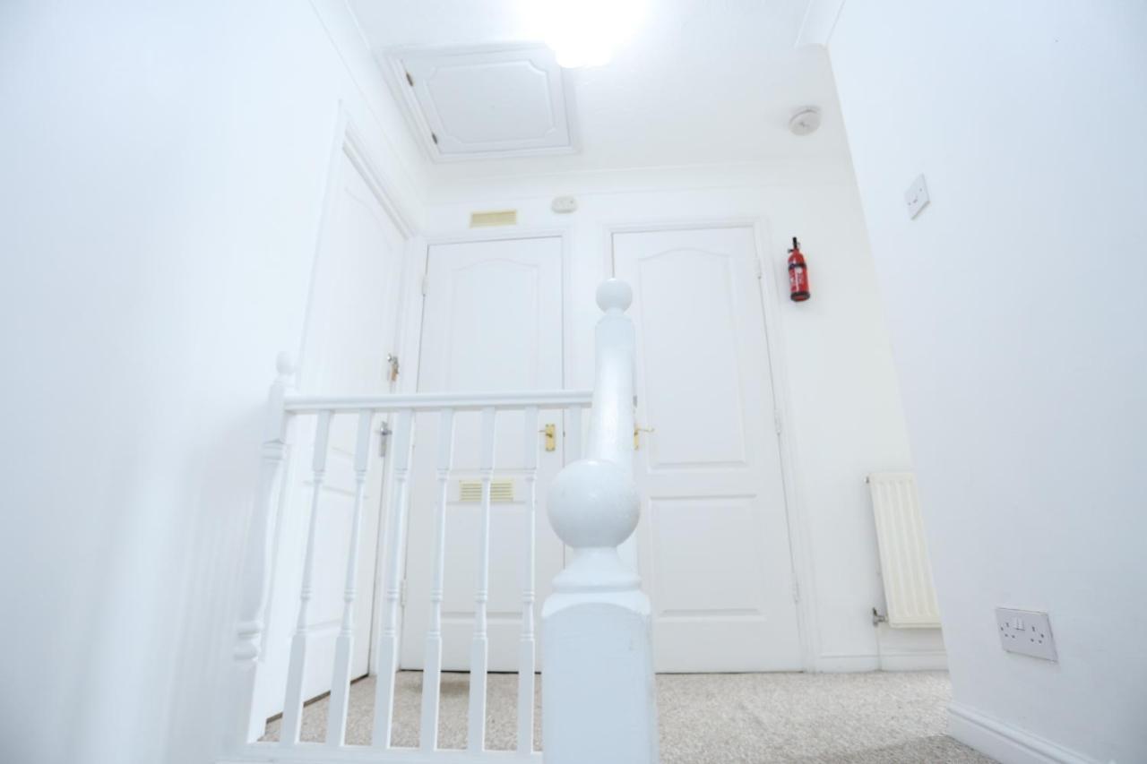 Fabulous Room With En-Suite Bathroom And Shared Kitchen Thamesmead  Dış mekan fotoğraf